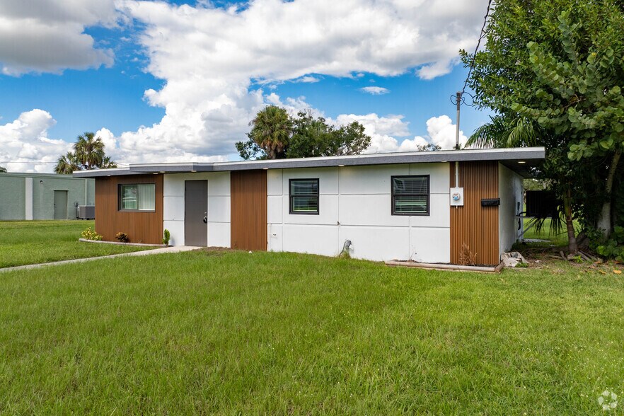 More Photos Of 404 Hargreaves Ave, Punta Gorda Office For Sale