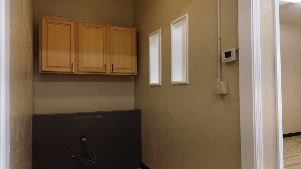 More Photos Of 2358-2368 Lincoln St, Oroville Office For Lease