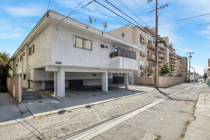 More Photos Of 1253 Federal Ave, Los Angeles Apartments For Sale