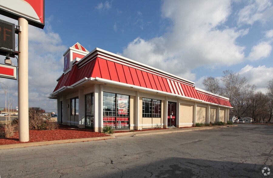 Primary Photo Of 1812 NW Topeka Blvd, Topeka Fast Food For Lease