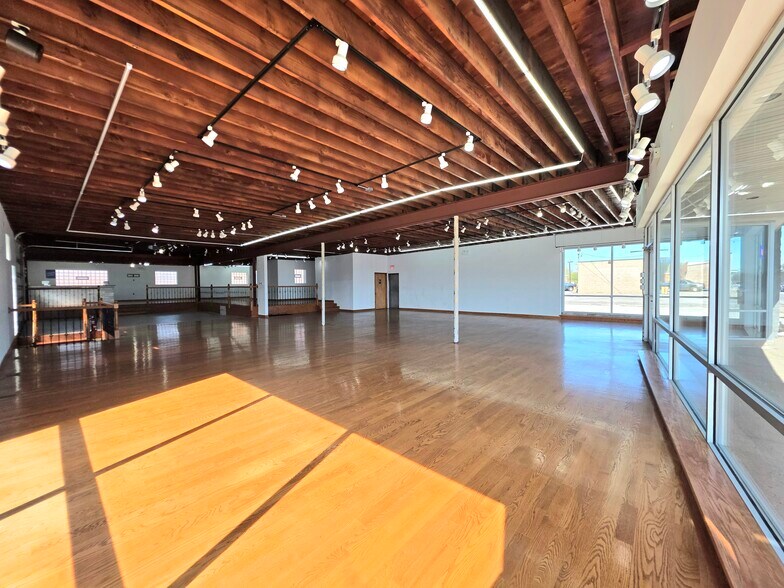 More Photos Of 10220 Grand Ave, Franklin Park Storefront Retail Office For Lease