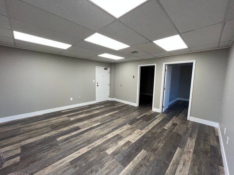 More Photos Of 15887 Snow Rd, Brook Park Medical For Lease