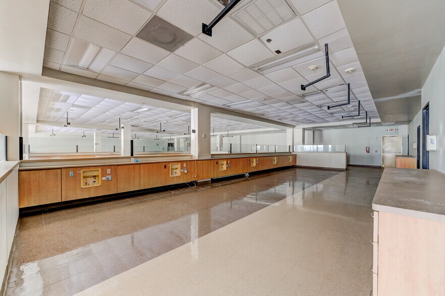 More Photos Of 324 Fm-1960 Rd, Houston General Retail For Sale