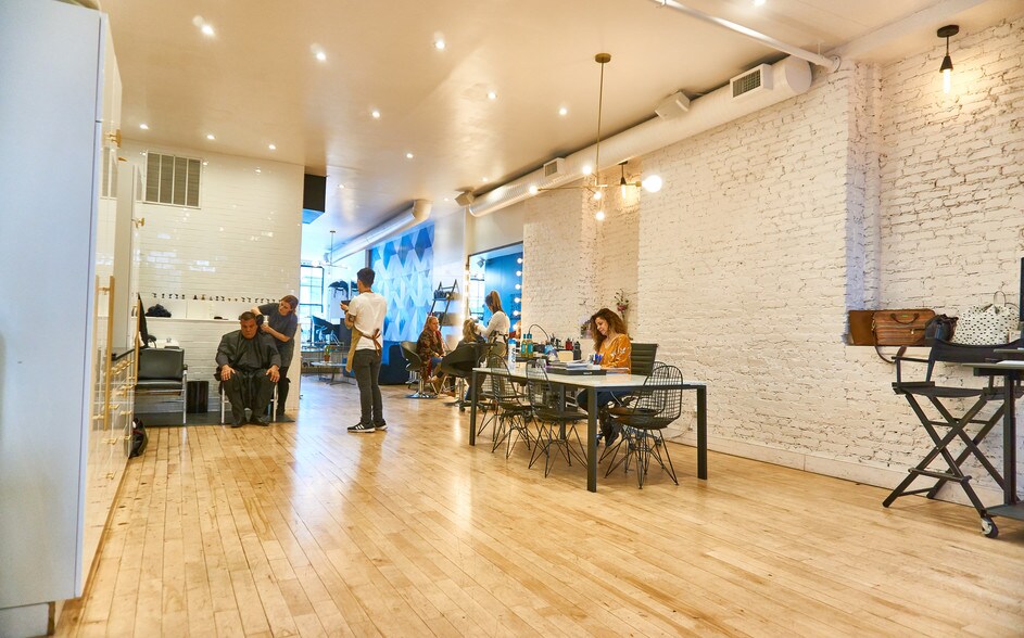 More Photos Of 111 W 17th St, New York Storefront Retail Office For Lease