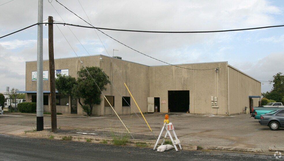 Primary Photo Of 1119 Paulsun St, San Antonio Distribution For Sale