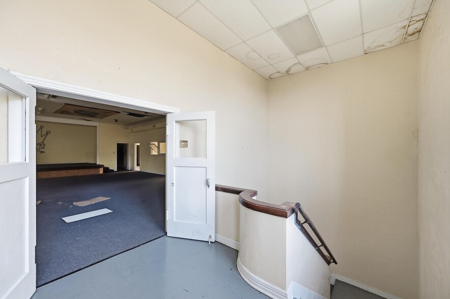 More Photos Of 1519 Circle Park Blvd, Fort Worth Religious Facility For Sale
