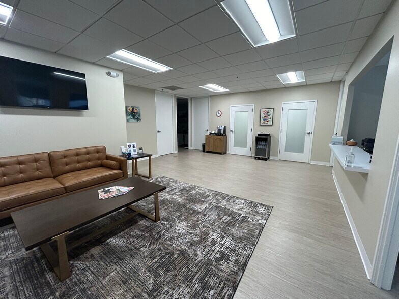 More Photos Of 60 Revere Dr, Northbrook Medical For Lease