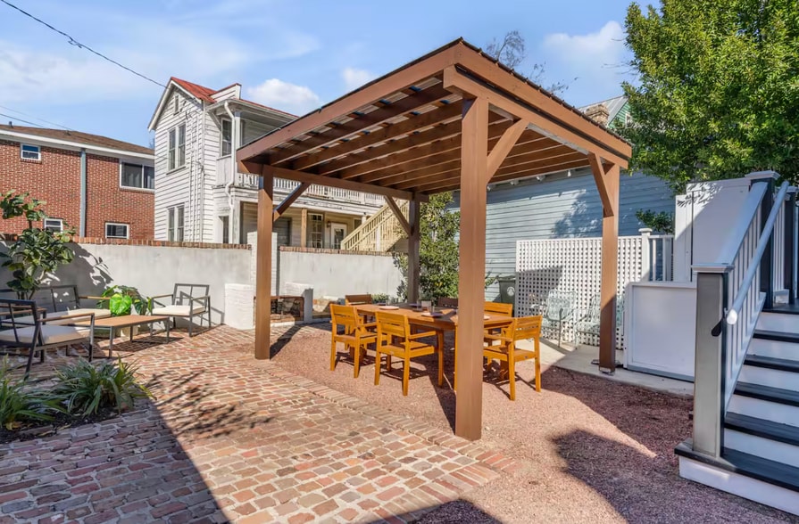 More Photos Of 140 Spring St, Charleston Hospitality For Sale