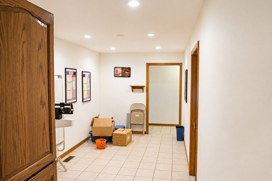 More Photos Of 607 N Sparta St, Steeleville Medical For Sale