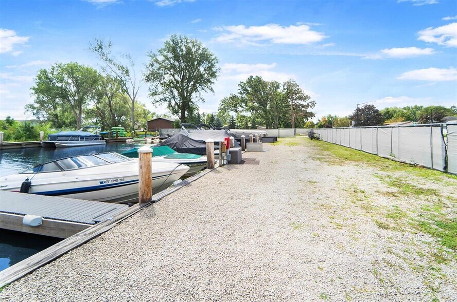 More Photos Of 1000 Bauman St, Oshkosh Marina For Sale