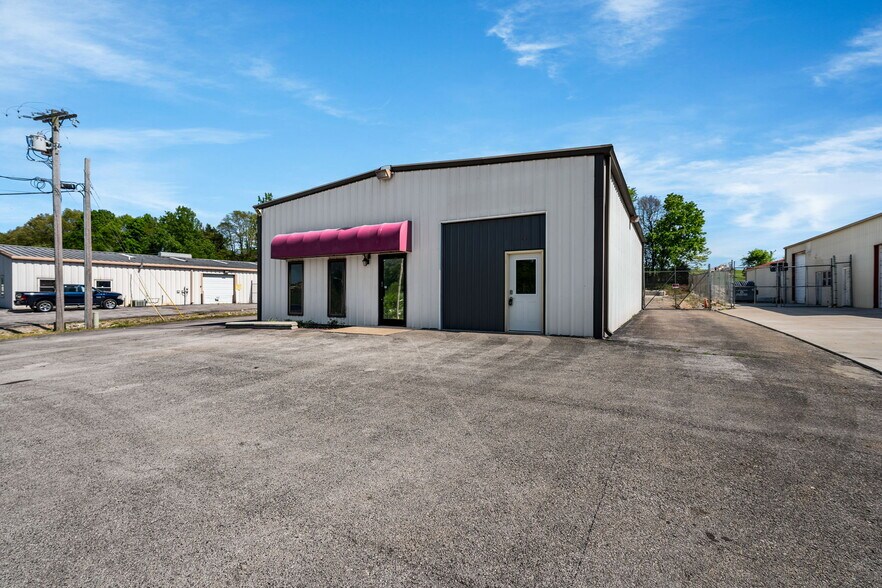 More Photos Of 505 Industrial Dr, Glasgow Flex For Sale