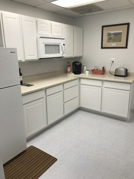 More Photos Of 18201-18209 Flower Hill Way, Gaithersburg Medical For Lease