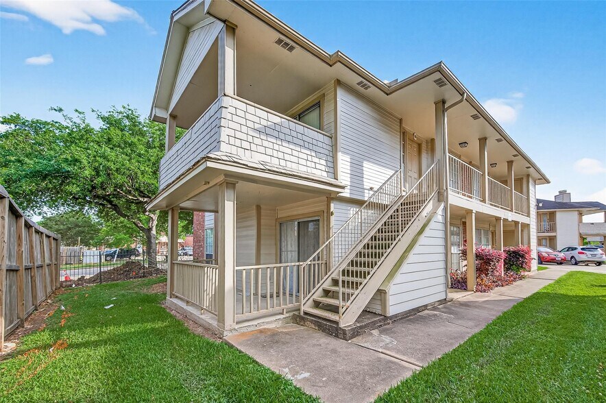 More Photos Of 11500 Meadow Ln, Stafford Multifamily For Sale