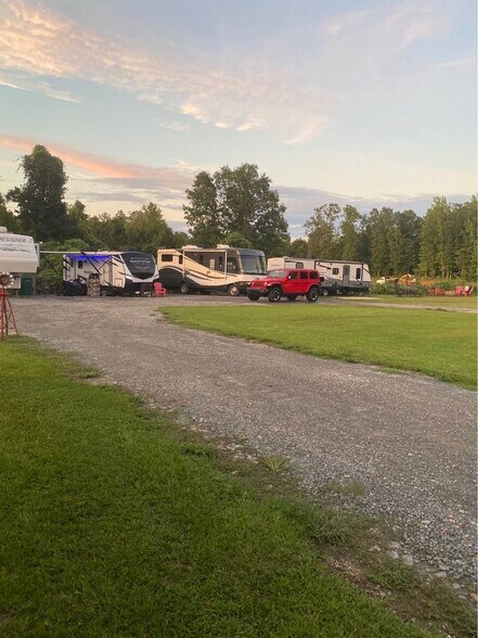 More Photos Of 12606 Holt Peterson Rd, Cottondale Trailer Camper Park For Sale