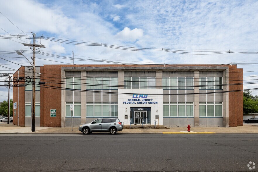 More Photos Of 380 Berry St, Woodbridge Office For Sale