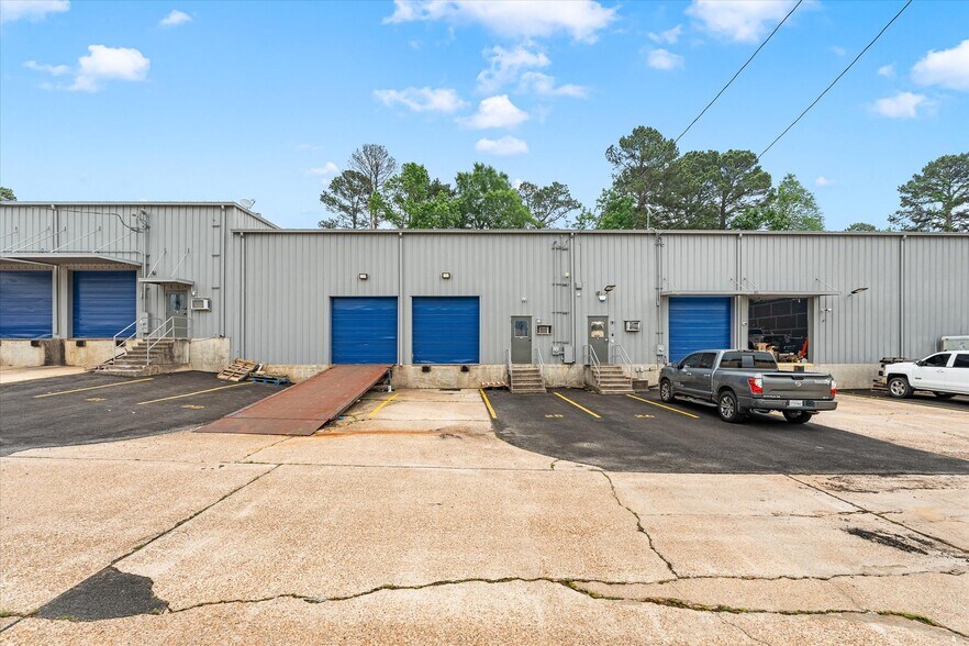 More Photos Of 5905 Financial Plz, Shreveport Warehouse For Lease