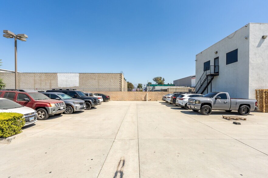 More Photos Of 127-129 S 8th Ave, La Puente Warehouse For Sale