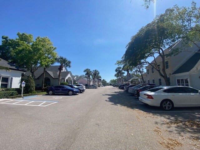 More Photos Of 1148 Goodlette Rd N, Naples Office For Sale