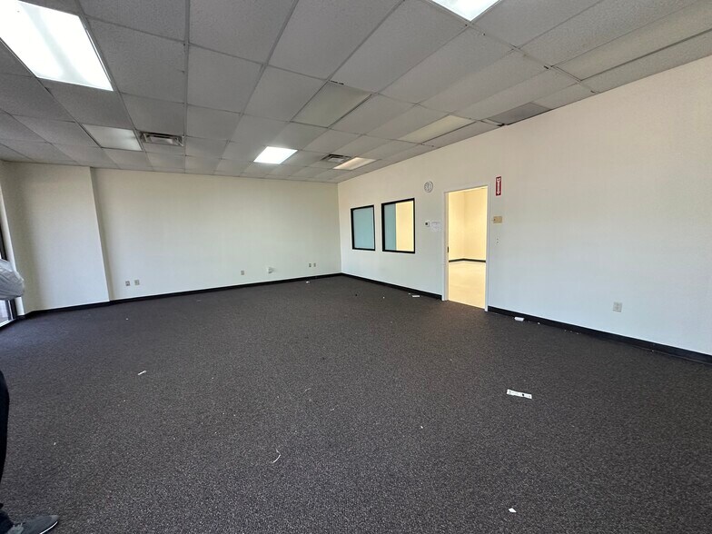 More Photos Of 2070 Sugarloaf Pky, Lawrenceville Unknown For Lease
