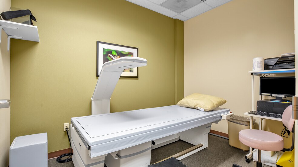 More Photos Of 693 Ray J. Glatt Cir, Woodburn Medical For Sale