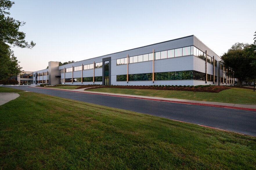 More Photos Of 5555 Windward Pky W, Alpharetta Loft Creative Space For Lease