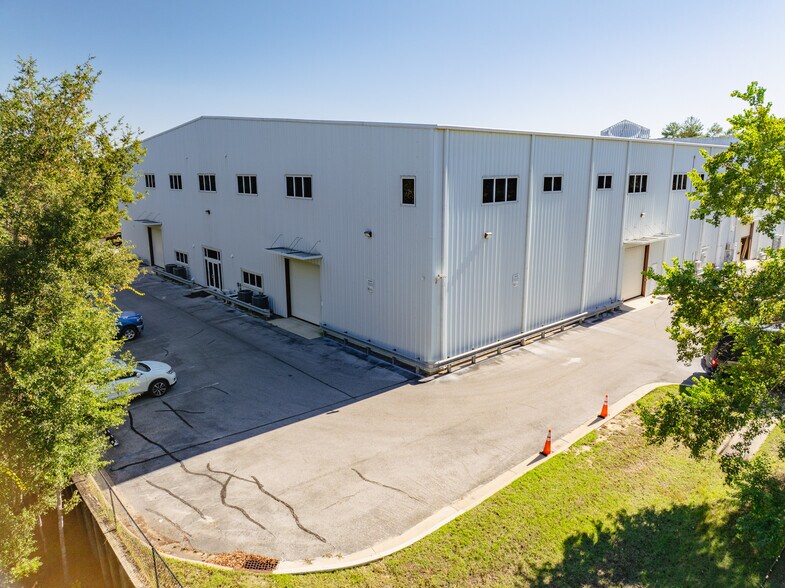More Photos Of 200 Hart St, Niceville Light Manufacturing For Lease