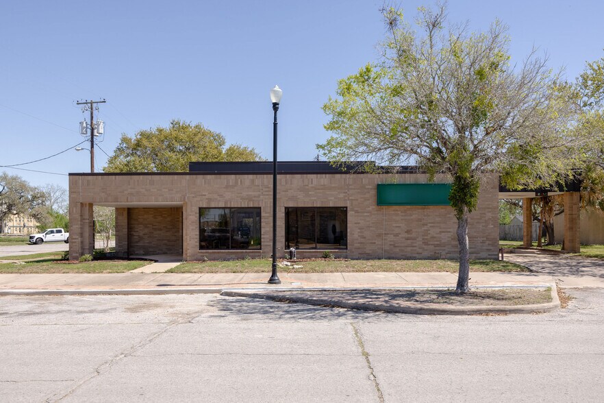 Primary Photo Of 703 Commerce St, Refugio Office For Sale
