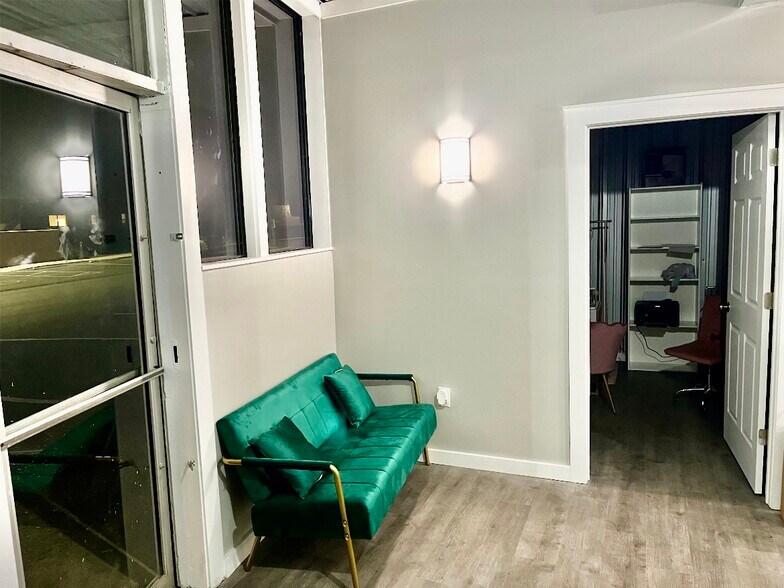 More Photos Of 4310 5th Ave, Marianna Medical For Lease