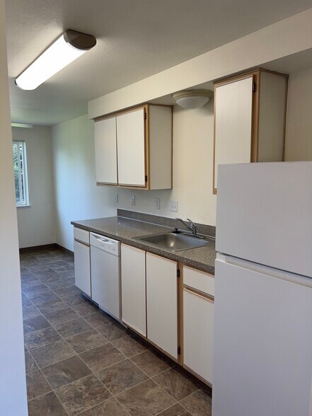 More Photos Of 937 SE Sheridan Rd, Sheridan Apartments For Sale
