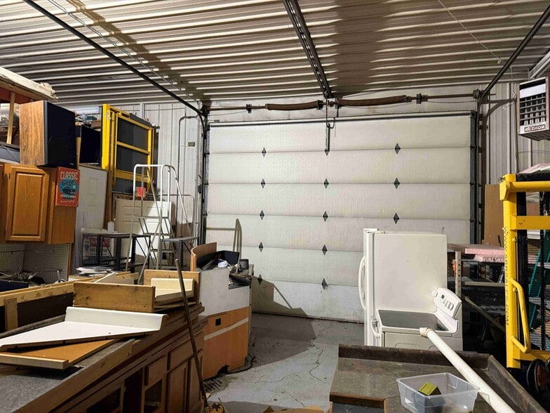 More Photos Of 1027 Moen Ave, Rockdale Warehouse For Lease