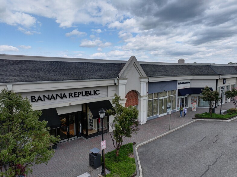 More Photos Of 441 Chestnut Ridge Rd, Woodcliff Lake Unknown For Lease