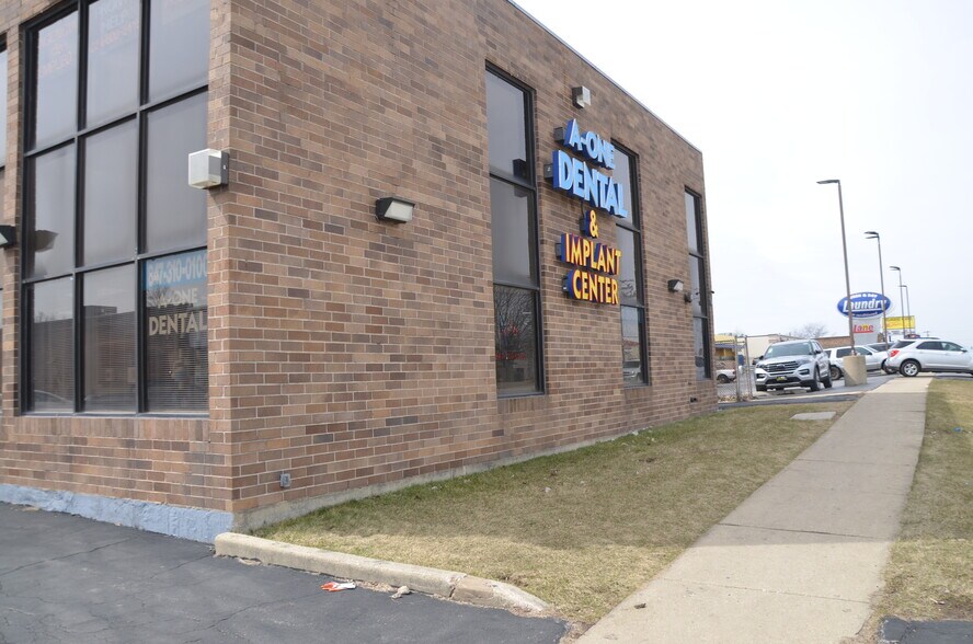 More Photos Of 2071 Irving Park Rd, Hanover Park Medical For Lease