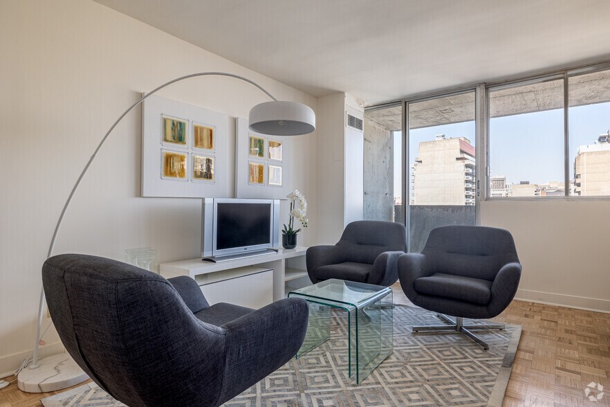 More Photos Of 2021 Av Atwater, Montréal Apartments For Lease