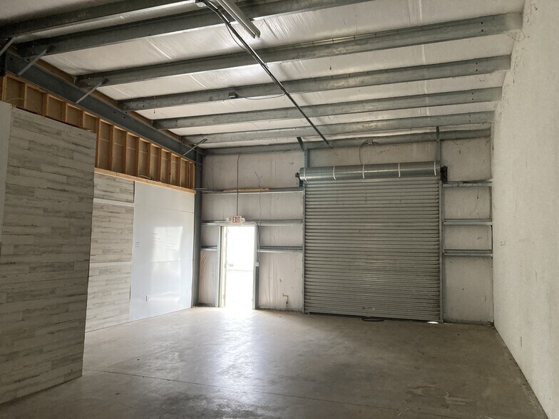 More Photos Of 617 S US 301, Sumterville Warehouse For Lease