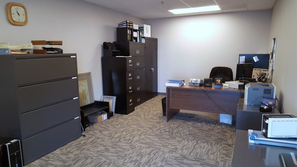 More Photos Of 8447-8475 Murphy Dr, Middleton Light Distribution For Lease