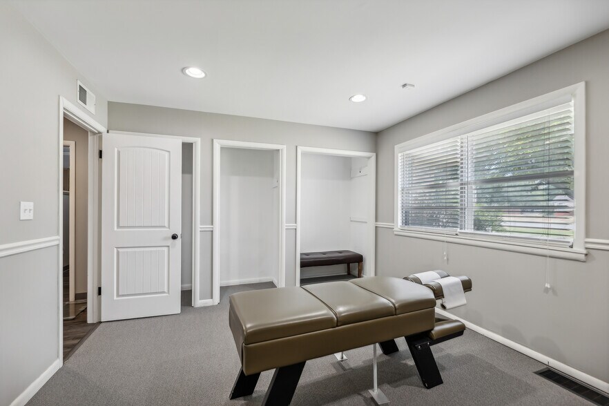 More Photos Of 930 W Main St, Jenks Medical For Sale