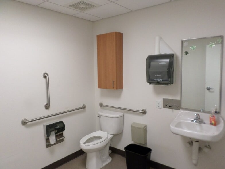 More Photos Of 224 Dunmore St, Throop Bank For Sale