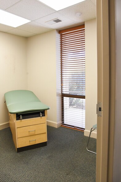 More Photos Of 1302 Somerville Rd, Decatur Freestanding For Lease