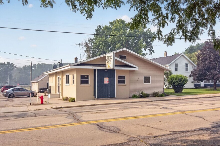 More Photos Of 133 E Main St, Embarrass Restaurant For Sale
