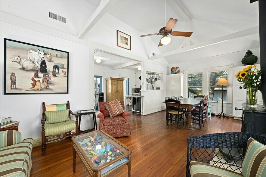 More Photos Of 167 N Tumbleweed Trl, Austin Specialty For Sale