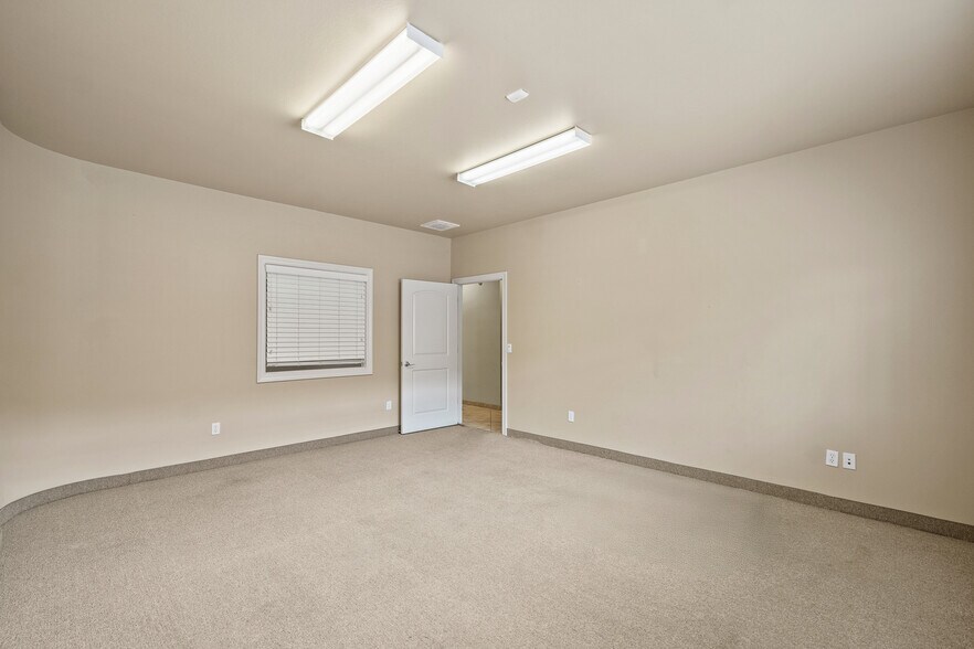 More Photos Of 131 E Kern Ave, Tulare Medical For Lease