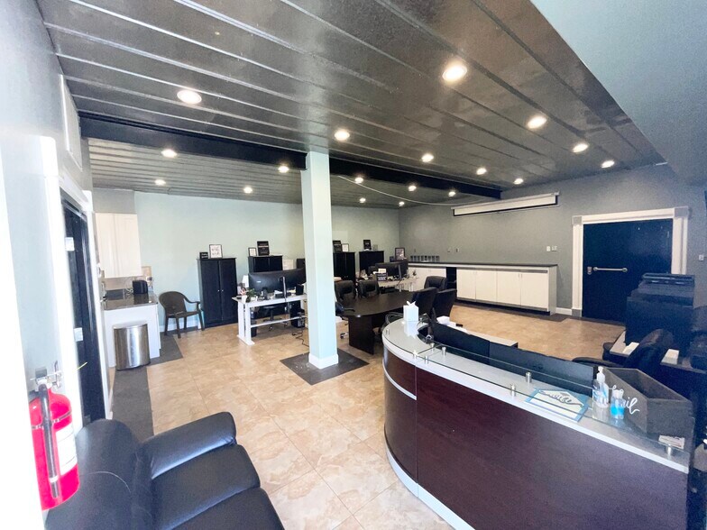 More Photos Of 1155 NE Cleveland St, Clearwater Office Residential For Lease