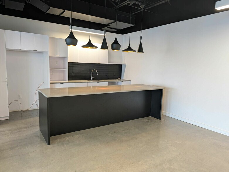 More Photos Of 4100-4120 Strandherd Dr, Ottawa Storefront Retail Office For Lease