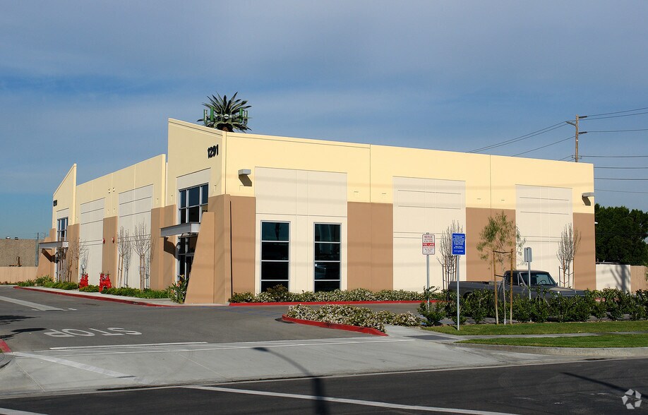 More Photos Of 1291 N Patt St, Anaheim Warehouse For Lease