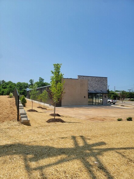 More Photos Of 3900 Hollingwood Blvd, Clarksville Storefront Retail Office For Lease