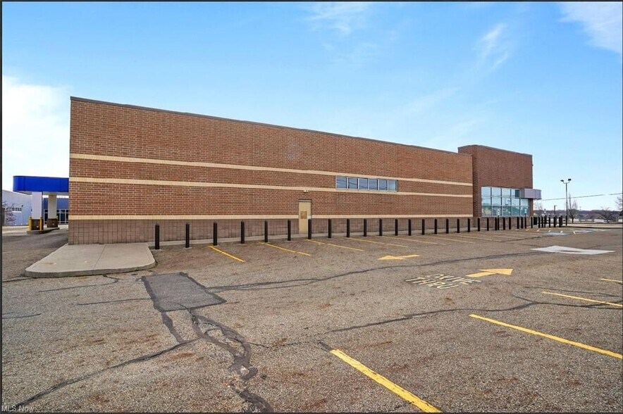 More Photos Of 7800 Cleveland Ave NW, North Canton Drugstore For Sale