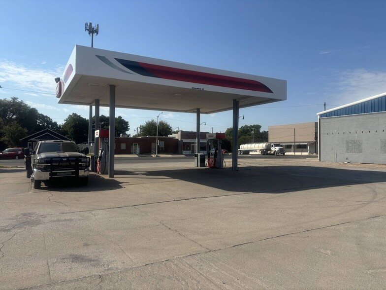 Primary Photo Of 110 E Main St, Canton Service Station For Sale