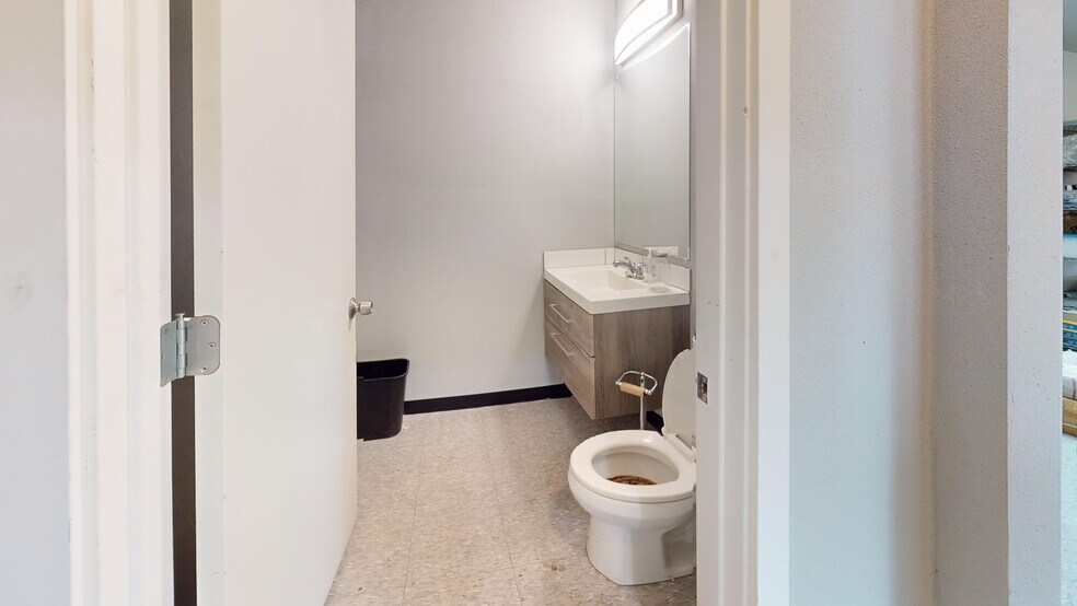 More Photos Of 516 S 1st Ave, Hillsboro Service For Lease