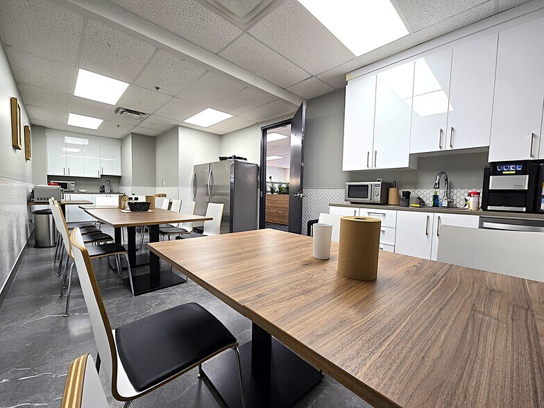 More Photos Of 2222 Boul Dagenais O, Laval Light Distribution For Sale