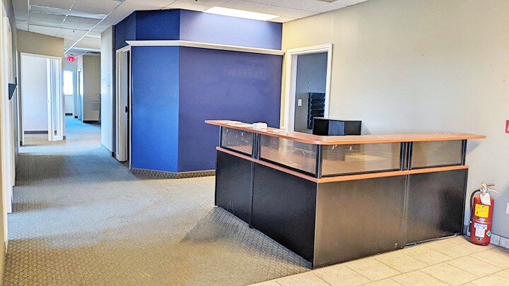 More Photos Of 1401 Dundas St, Woodstock Light Distribution For Lease